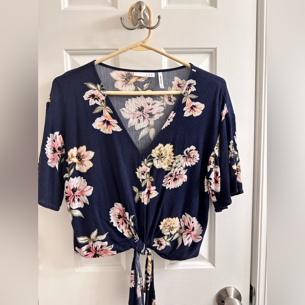 L U Q crop floral top 100% Rayon